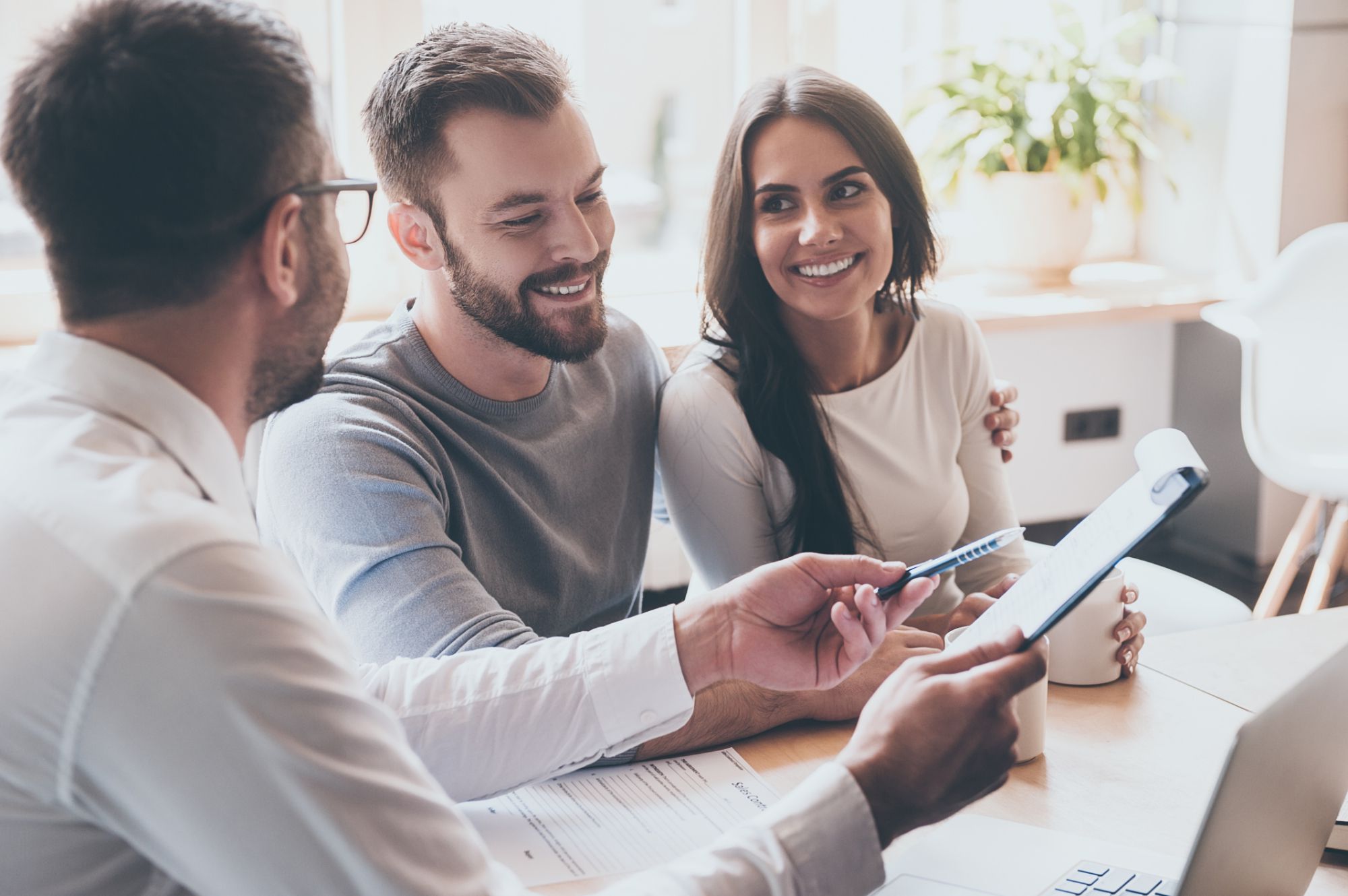 Inmobiliaria Puertatierra tiene un asesor personal que le acompañará. Gestión Inmobiliaria Puertatierra S.L en Cádiz
